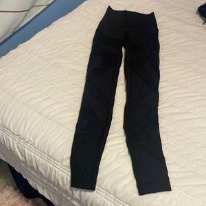 Size 0 Black Lululemon Leggings great condition. Only been worn a few times